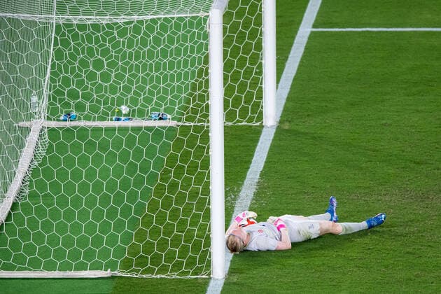 210806 Goalkeeper Hedvig Lindahl of Sweden looks dejected after the women?s football final during day 14 of the Tokyo 2020 Olympic Games, Olympische Spiele, Olympia, OS on August 6, 2021 in Tokyo. Photo: Joel Marklund BILDBYRAN kod JM DS0190 fotboll football soccer fotball olympic games olympics os ol olympiska spel olympiske leker tokyo2020 tokyo 2020 tokyo-os tokyo-ol bbeng sverige sweden canada kanada final depp Copyright: JOELxMARKLUND BB210806JM079