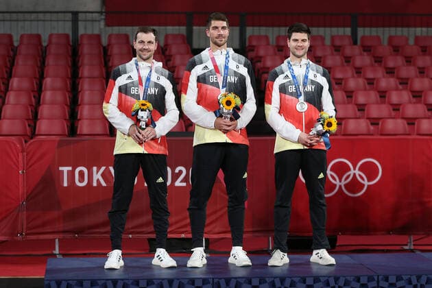Bilder des Jahres 2021, Sport 08. August Tokio 2020 im Jahr 2021, Rückblick: Olympische Highlights Germany (Timo Boll; Patrick Franziska, Dimitri Ovtcharov) after team gold medal match at 2021 Olympic Games, Olympische Spiele, Olympia, OS - Tokyo2020 - in Tokyo; 06 08 2021; *** Germany Timo Boll Patrick Franziska, Dimitri Ovtcharov after team gold medal match at 2021 Olympic Games Tokyo2020 in Tokyo 06 08 2021 