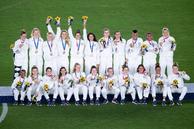 210807 Players of Unites states celebrates their bronze medal after the women?s football final during day 14 of the Tokyo 2020 Olympic Games, Olympische Spiele, Olympia, OS on August 6, 2021 in Tokyo. Photo: Joel Marklund BILDBYRAN kod JM DS0190 fotboll football soccer fotball olympic games olympics os ol olympiska spel olympiske leker tokyo2020 tokyo 2020 tokyo-os tokyo-ol bbeng sverige sweden canada kanada final jubel Copyright: JOELxMARKLUND BB210807JM012