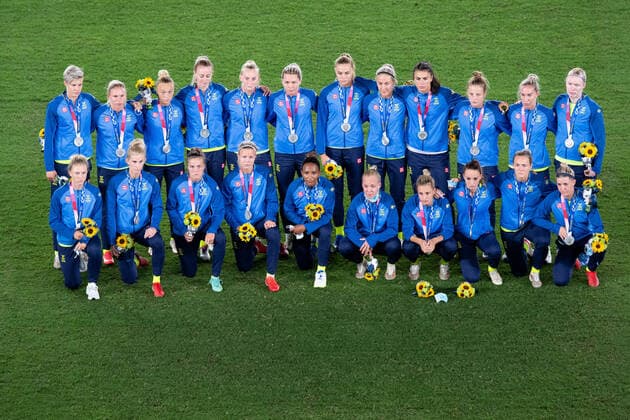 210807 Players of Sweden after the women?s football final during day 14 of the Tokyo 2020 Olympic Games, Olympische Spiele, Olympia, OS on August 6, 2021 in Tokyo. Photo: Joel Marklund BILDBYRAN kod JM DS0190 fotboll football soccer fotball olympic games olympics os ol olympiska spel olympiske leker tokyo2020 tokyo 2020 tokyo-os tokyo-ol bbeng sverige sweden canada kanada final Copyright: JOELxMARKLUND BB210807JM014