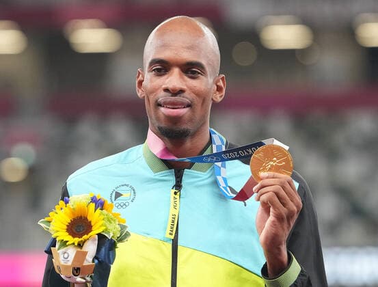 (210806) -- TOKYO, Aug. 6, 2021 -- Steven Gardiner of Bahamas reacts during the awarding ceremony of the Men s 400m at the Tokyo 2020 Olympic Games, Olympische Spiele, Olympia, OS in Tokyo, Japan, Aug. 6, 2021. ) (TOKYO2020)JAPAN-TOKYO-OLY-ATHLETICS-MEN S 400M-AWARDING CEREMONY LuixSiuxWai 