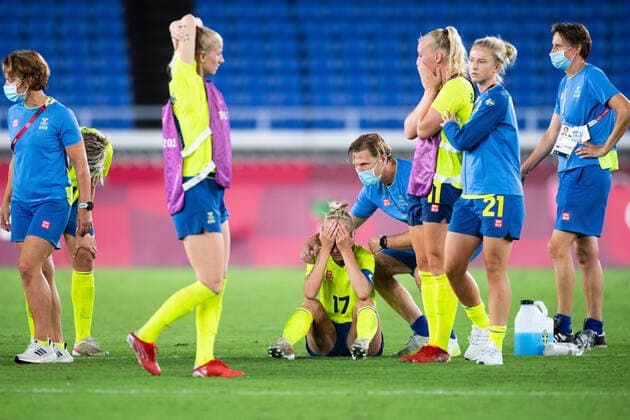 210806 Caroline Seger of Sweden looks dejected after the final in the women?s football between Sweden and Canada during day 14 of the Tokyo 2020 Olympic Games, Olympische Spiele, Olympia, OS on August 6, 2021 in Tokyo. Photo: Daniel Stiller BILDBYRAN kod DS DS0190 fotboll football soccer fotball olympic games olympics os ol olympiska spel olympiske leker tokyo2020 tokyo 2020 tokyo-os tokyo-ol bbeng sverige sweden canada kanada final depp Copyright: DANIELxSTILLER BB210806DS062
