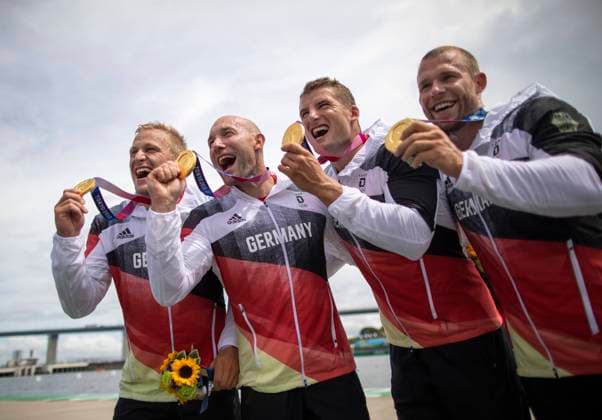 Bilder des Jahres 2021, Sport 08. August Sport Themen der Woche KW31 Sport Bilder des Tages Tokyo Tokio, 07.08.2021, Japan, Olympic Games, Olympische Spiele, Olympia, OS Das deutsche Quartett mit Max Rendschmidt, Ronald Rauhe, Tom Liebscher und Max Lemke hold Gold über die 500m im K4 Kanu Men s Kayak Four 500m, Männer Finale, Olympische Spiele, 2020 2021 Foto: Moritz Müller Only for Editorial use *** Tokyo Tokyo, 07 08 2021, Japan, Olympic Games The German quartet of Max Rendschmidt, Ronald Rauhe, Tom Liebscher and Max Lemke hold gold in the K4 Canoe Men s Kayak Four 500m, Men s Final, Olympic Games, 2020 2021 Photo Moritz Müller Only for Editorial use