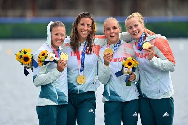 Siegerehrung, victory ceremony, Team Ungarn (HUN): mit BODONYI Dora (HUN), CSIPES Tamara (HUN), KARASZ Anna (HUN), KOZAK Danuta (HUN) Jubel, Freude, Begeisterung, Canoe Sprint, Kanu Sprint, Women s Kayak Four, 500m. Frauen Kayak Vierer, WK4, Sea Forest Waterway, am 07.08.2021. Olympische Sommerspiele 2020, vom 23.07. - 08.08.2021 in Tokio Japan. Â *** Award ceremony, victory ceremony, Team Hungary HUN with BODONYI Dora HUN , CSIPES Tamara HUN , KARASZ Anna HUN , KOZAK Danuta HUN Cheers, joy, enthusiasm, Canoe Sprint, Canoe Sprint, Women s Kayak Four, 500m Women Kayak Four, WK4, Sea Forest Waterway, on 07 08 2021 Summer Olympics 2020, from 23 07 08 2021 in Tokyo Japan Â