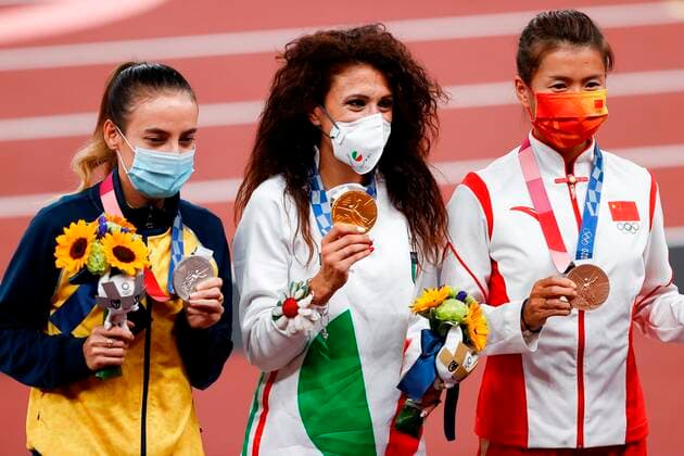 Italy s Antonella Palmisano (C-gold), Colombia s Sandra Arenas (L-silver) and China s Liu Hong (R-bronze) jubilate on the podium in women s 20 km race walk during the Tokyo 2020 Olympic Games, Olympische Spiele, Olympia, OS at the Olympic Stadium in Tokyo, Japan, 07 August 2021. Women s 20 km race walk !ACHTUNG: NUR REDAKTIONELLE NUTZUNG!  Copyright: xJuanxIgnacioxRONCORONIx EVE9265 20210807-1814403a428afe511e5f44010a62397574e37d50