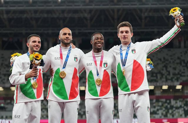 (210807) -- TOKYO, Aug. 7, 2021 -- Team members of Italy react during the awarding ceremony of the Men s 4x100m Relay at the Tokyo 2020 Olympic Games, Olympische Spiele, Olympia, OS in Tokyo, Japan, Aug. 7, 2021. ) (TOKYO2020)XHTP-JAPAN-TOKYO-OLY-ATHLETICS-MEN S 4x100M RELAY-AWARDING CEREMONY LuixSiuxWai 