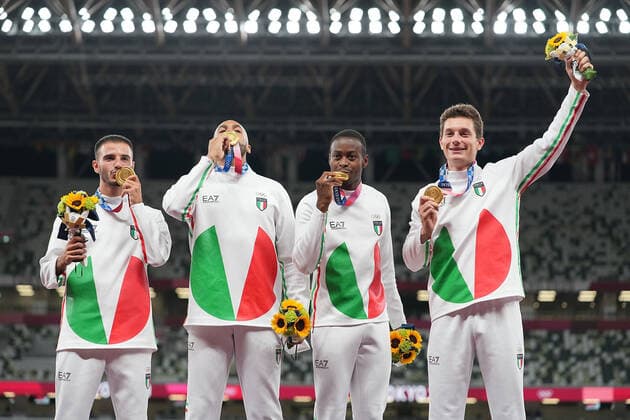(210807) -- TOKYO, Aug. 7, 2021 -- Team members of Italy react during the awarding ceremony of the Men s 4x100m Relay at the Tokyo 2020 Olympic Games, Olympische Spiele, Olympia, OS in Tokyo, Japan, Aug. 7, 2021. ) (TOKYO2020)JAPAN-TOKYO-OLY-ATHLETICS-MEN S 4x100M RELAY-AWARDING CEREMONY LuixSiuxWai 
