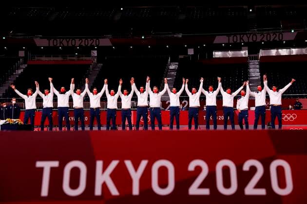 Spain s handball players jubilate on the podium after winning the bronze medal amid the 2020 Olympic Games, Olympische Spiele, Olympia, OS at the Yoyogi National Stadium in Tokyo, Japan, 07 August 2021. 2020 Olympic Games - Handball !ACHTUNG: NUR REDAKTIONELLE NUTZUNG!  Copyright: xJosexMendezx EVE9442 20210807-35c748ef60884b21deedc09cfb8dd8dc0a8d7881