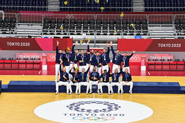 joie des joueurs de la France - protocole podium lancer de fleurs HANDBALL : Finale France vs Danemark - Jeux Olympiques - Tokyo 2020 - 07 08 2021 JBAutissier Panoramic 