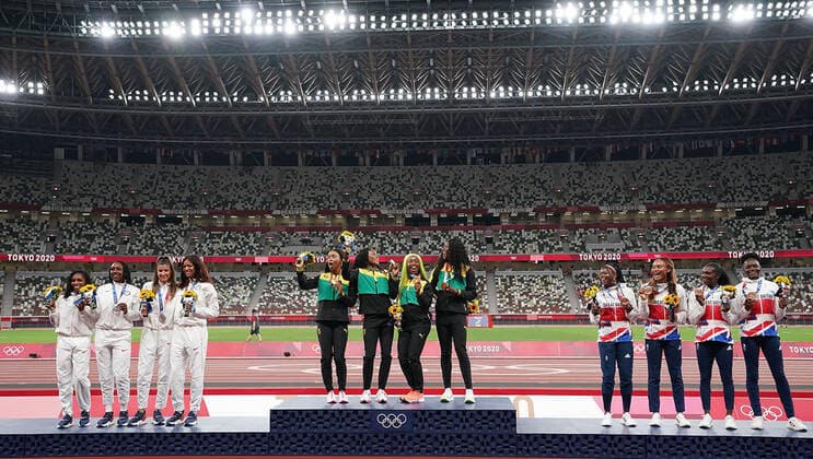 (210807) -- TOKYO, Aug. 7, 2021 -- Team members of Jamaica (C), the United States (L) and the Great Britain react during the awarding ceremony of the Women s 4x100m Relay at the Tokyo 2020 Olympic Games, Olympische Spiele, Olympia, OS in Tokyo, Japan, Aug. 7, 2021. ) (TOKYO2020)JAPAN-TOKYO-OLY-ATHLETICS-WOMEN S 4x100M RELAY-AWARDING CEREMONY LuixSiuxWai 