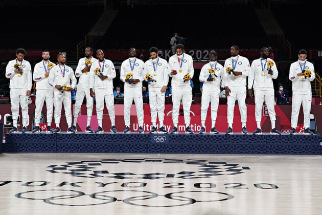 The United States Men s Basketball team stands with their gold medals following the award ceremony at the Tokyo Olympic Games, Olympische Spiele, Olympia, OS in Tokyo, Japan, on Saturday, August 7, 2021. The USA won gold, France silver and Australia bronze.  OLY20210807261 RICHARDxELLIS