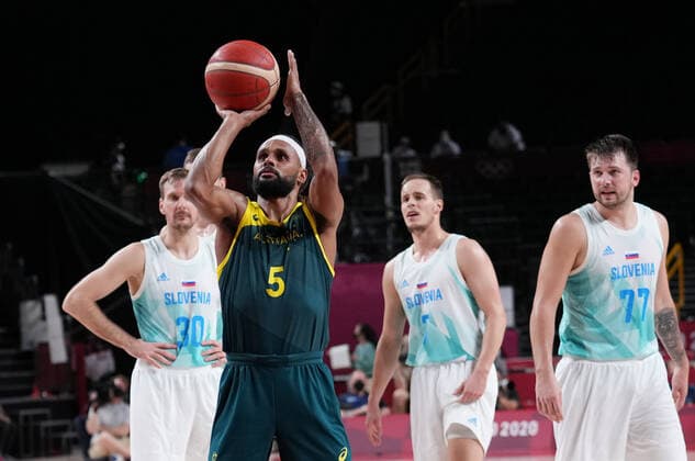 (210807) -- SAITAMA, Aug. 7, 2021 -- Patty Mills (front) of Australia competes during the men s basketball bronze medal match between Slovenia and Australia at the Tokyo 2020 Olympic Games, Olympische Spiele, Olympia, OS in Saitama, Japan, Aug. 7, 2021. ) (TOKYO2020)JAPAN-SAITAMA-OLY-BASKETBALL-MEN S BRONZE MEDAL MATCH MengxYongmin 