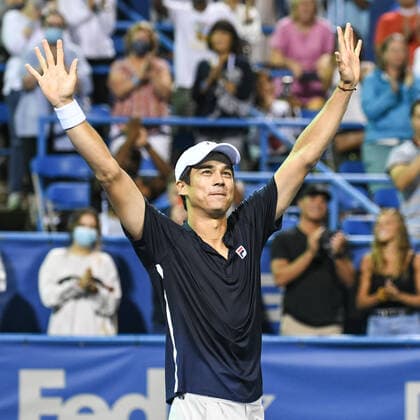 August 7, 2021, Washington, D.C, U.S: MACKENZIE MCDONALD waves to the crowd after winning his match against Kei Nishikori at the Rock Creek Tennis Center. Washington U.S. - ZUMAg196 20210807_zap_g196_008 Copyright: xKylexGustafsonx