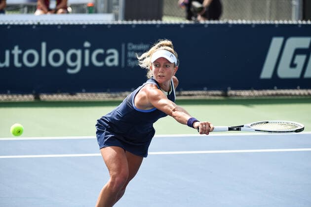 MONTREAL, QC - AUGUST 07: Emily Webley-Smith (GBR) returns the ball during the qualifying WTA, Tennis Damen National Bank Open match on August 7, 2021 at IGA Stadium in Montreal, QC (Photo by David Kirouac Icon Sportswire) TENNIS: AUG 07 National Bank Open Icon210807144