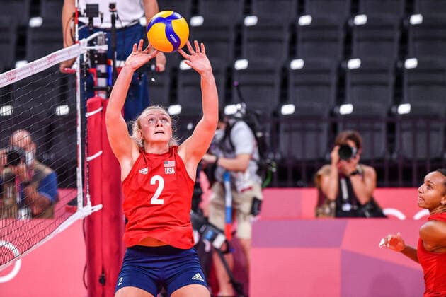 Volleyball, OLYMPICS, Tokyo 2020, 08.08.2021 Volleyball, Women s final, USA (red) vs BRA (yellow), Jordyn Poulter. to Foluke Akinradewo, right, Copyright: xBEAUTIFULxSPORTS TomxBlochx