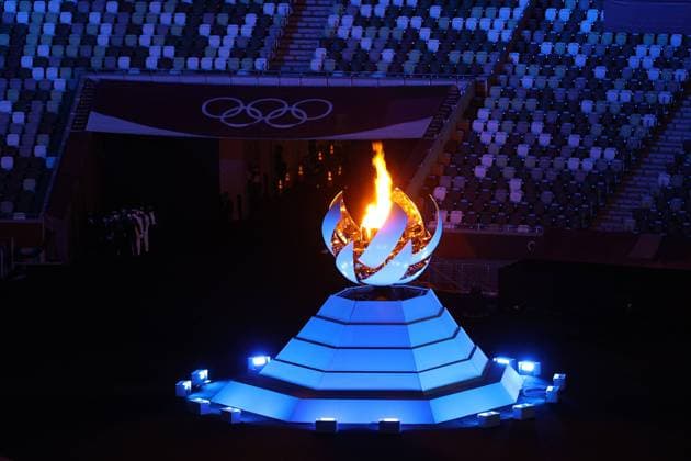 Sport Bilder des Tages TOKYO, JAPAN - AUGUST 8, 2021: The Olympic cauldron is seen during the closing ceremony of the 2020 Summer Olympic Games, Olympische Spiele, Olympia, OS at the Japan National Stadium (a.k.a the Olympic Stadium). The Olympic Games were held amid the COVID-19 pandemic. The closing ceremony features live and pre-recorded elements. Sergei Bobylev TASS  TS10C08D