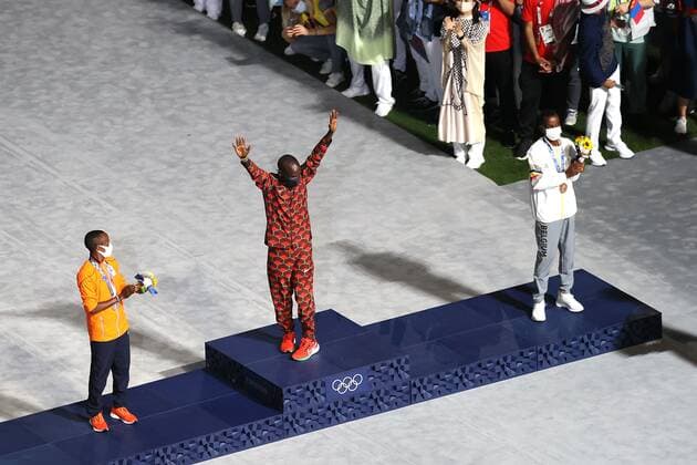 TOKYO, 8-08-2021, Olympic Stadium, Olympic Games, Olympische Spiele, Olympia, OS Closing Ceremony, Marathon mens ceremony with silver medalist abdi nageeye Tokyo Olympics: Closing ceremony  x12962936x Copyright: