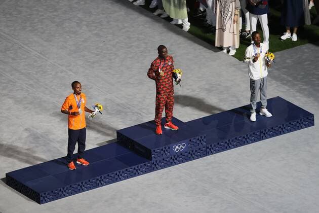 TOKYO, 8-08-2021, Olympic Stadium, Olympic Games, Olympische Spiele, Olympia, OS Closing Ceremony, Marathon mens ceremony with silver medalist abdi nageeye Tokyo Olympics: Closing ceremony  x12962938x Copyright:
