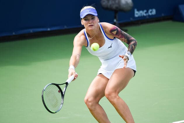 August 08, 2021: Tereza Martincova (CZE) tracks the ball during the WTA, Tennis Damen National Bank Open qualifying round match at IGA Stadium in Montreal, Quebec. CSM Montreal Canada - ZUMAc04_ 20210808_zaf_c04_006 Copyright: xDavidxKirouacx