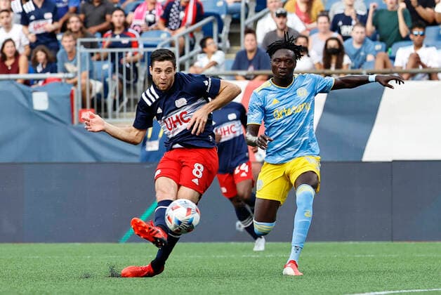 FOXBOROUGH, MA - AUGUST 08: New England Revolution midfielder Matt Polster (8) scores the first goal of the game during a match between the New England Revolution and the Philadelphia Union on August 8, 2021 at Gillette Stadium in Foxborough, Massachusetts. (Photo by Fred Kfoury III Icon Sportswire) SOCCER: AUG 08 MLS, Fussball Herren, USA - Philadelphia Union at New England Revolution Icon482210808005