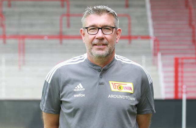 Trainer Urs Fischer Fußball Fussball Bundesliga Herren DFL Porträttermin Saison 2021 2022 08.2021 1.FC Union Berlin FCU Kader, Vorstellung, Präsentation, Pressetermin, Portrait Porträt