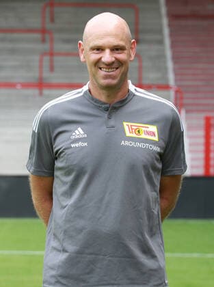 Co Trainer Markus Hoffmann Fußball Fussball Bundesliga Herren DFL Porträttermin Saison 2021 2022 08.2021 1.FC Union Berlin FCU Kader, Vorstellung, Präsentation, Pressetermin, Portrait Porträt *** Co Trainer Markus Hoffmann Sport Football Soccer Bundesliga Men DFL Porträttermin Season 2021 2022 08 2021 1 FC Union Berlin FCU squad, introduction, presentation, press event, portrait portrait
