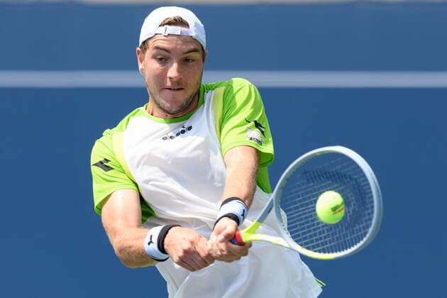 TORONTO, ON - AUGUST 09: Jan-Lennard Struff (GER) returns the ball during his National Bank Open tennis tournament first round game on August 9, 2021, at Aviva Centre in Toronto, ON, Canada. (Photo by Julian Avram Icon Sportswire) TENNIS: AUG 09 National Bank Open Icon2108091113