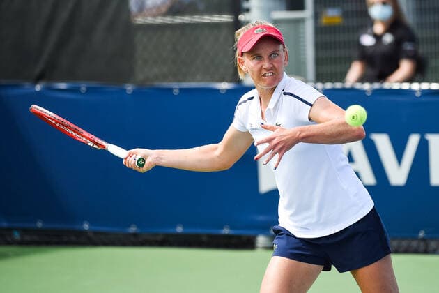 MONTREAL, QC - AUGUST 09: Fiona Ferro (FRA) returns the ball during the first round WTA, Tennis Damen National Bank Open match on August 9, 2021 at IGA Stadium in Montreal, QC (Photo by David Kirouac Icon Sportswire) TENNIS: AUG 09 National Bank Open Icon210809019