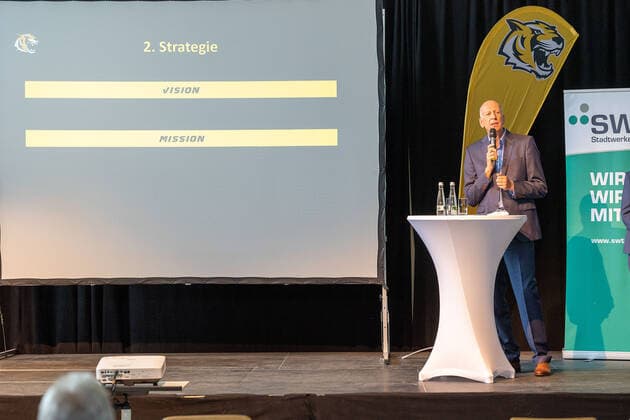 Thomas Veeser (Strategie Tigers Tuebingen) bei der Vorstellung der Strategie fuer die naechsten Jahre. Tigers Tuebingen Strategie-Vorstellung, Tuebingen, 10.08.2021 Tuebingen Copyright: xDennisxDuddek xEibnerxPressefotox EP_DDK