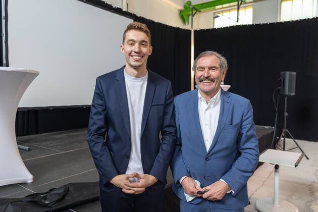 Jascha Maus (Tigers Tuebingen, Leitung der Geschaeftsstelle),Prof. Dr. Michael Bamberg (Tigers Tuebingen, Vorstandsvorsitzender) Der 26-jaehrige Jasche Maus ist der neue Leiter der Geschaeftsstelle der Tigers Tuebingen. Tigers Tuebingen Strategie-Vorstellung, Tuebingen, 10.08.2021 Tuebingen Copyright: xDennisxDuddek xEibnerxPressefotox EP_DDK