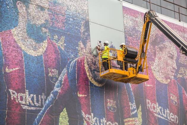 August 10, 2021, Barcelona, Spain: Lionel Messi s photo seen being removed from a poster at the Camp Nou stadium by workers on a crane..The Football Club Barcelona has removed the image of Lionel Messi from the poster outside the Camp Nou stadium. Barcelona Spain - ZUMAs197 0129042543st Copyright: xThiagoxPrudenciox