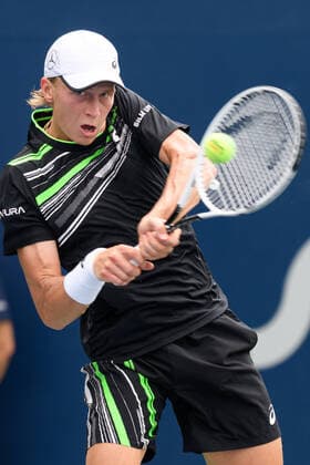 TORONTO, ON - AUGUST 10: Emil Ruusuvuori (FIN) returns the ball during his National Bank Open tennis tournament first round game on August 10, 2021, at Aviva Centre in Toronto, ON, Canada. (Photo by Julian Avram Icon Sportswire) TENNIS: AUG 10 National Bank Open Icon2108100419