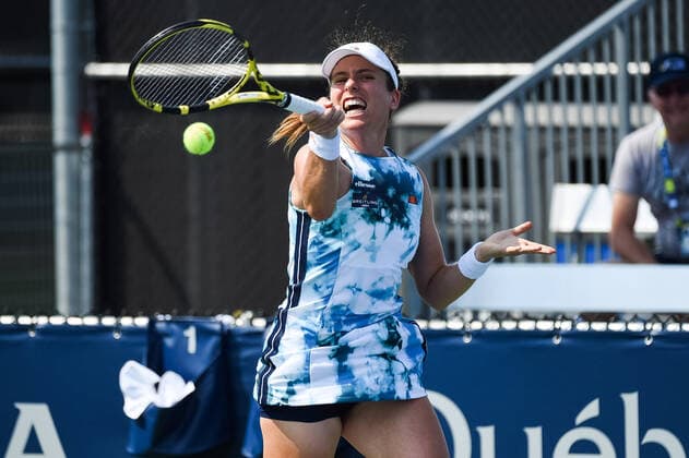 MONTREAL, QC - AUGUST 10: Johanna Konta (GBR) returns the ball during the first round WTA, Tennis Damen National Bank Open match on August 10, 2021 at IGA Stadium in Montreal, QC (Photo by David Kirouac Icon Sportswire) TENNIS: AUG 10 National Bank Open Icon210810007