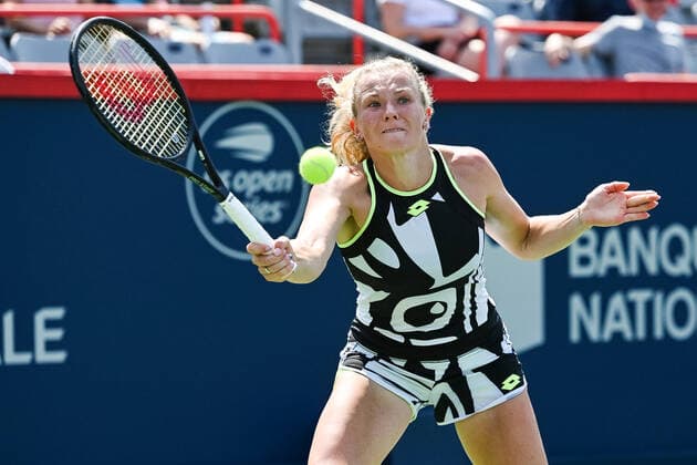 August 10, 2021: Katerina Siniakova (CZE) returns the ball during the WTA, Tennis Damen National Bank Open second round match at IGA Stadium in Montreal, Quebec. CSM Montreal Canada - ZUMAc04_ 20210810_zaf_c04_033 Copyright: xDavidxKirouacx