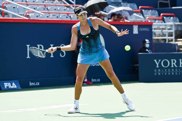 MONTREAL, QC - AUGUST 10: Grabine Muguruza (ESP) returns the ball during the second round WTA, Tennis Damen National Bank Open match on August 10, 2021 at IGA Stadium in Montreal, QC (Photo by David Kirouac Icon Sportswire) TENNIS: AUG 10 National Bank Open Icon210810054