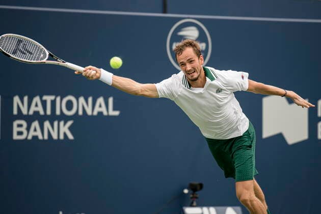 Sport Bilder des Tages August 10, 2021, Toronto, on, Canada: Russia s Daniil Medvedev returns the ball during Men s National Bank Open tennis action against Kazakhstan s Alexander Bublik, in Toronto on Tuesday, Aug., 10, 2021. Canada News - August 10, 2021  - ZUMAc35_ 20210810_zaf_c35_099 Copyright: xChristopherxKatsarovx