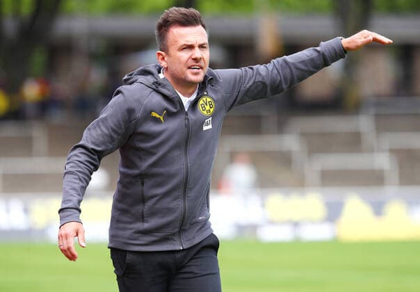 Samstag 31.07.2021, Saison 2021 22, 2. Spieltag der 3. Liga im Stadion Rote Erde, BVB 09 Borussia Dortmund II - SV Waldhof Mannheim, Chefcoach Enrico Maaßen (auch Maassen, Trainer, BVB II) treibt sein Team nach vorne