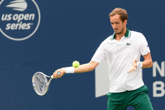 TORONTO, ON - AUGUST 10: Daniil Medvedev (RUS) returns the ball during his National Bank Open tennis tournament second round game on August 10, 2021, at Aviva Centre in Toronto, ON, Canada. (Photo by Julian Avram Icon Sportswire) TENNIS: AUG 10 National Bank Open Icon2108101298
