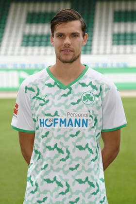 10.08.2021 - SpVgg Greuther Fürth ( Kleeblatt Spielvereinigung ) - 1. Fussball Bundesliga - Saison 2021 2022 - Fototermin Porträttermin - - Einzelbild Einzelfoto Portrait Porträt Kopfbild - Justin Hoogma (5, SpVgg Greuther Fürth )