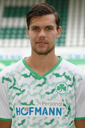 10.08.2021 - SpVgg Greuther Fürth ( Kleeblatt Spielvereinigung ) - 1. Fussball Bundesliga - Saison 2021 2022 - Fototermin Porträttermin - - Einzelbild Einzelfoto Portrait Porträt Kopfbild - Justin Hoogma (5, SpVgg Greuther Fürth )