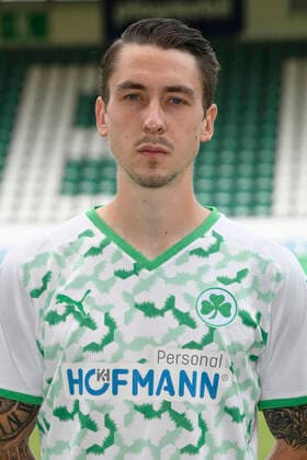10.08.2021 - SpVgg Greuther Fürth ( Kleeblatt Spielvereinigung ) - 1. Fussball Bundesliga - Saison 2021 2022 - Fototermin Porträttermin - - Einzelbild Einzelfoto Portrait Porträt Kopfbild - Adrian Fein (6, SpVgg Greuther Fürth )