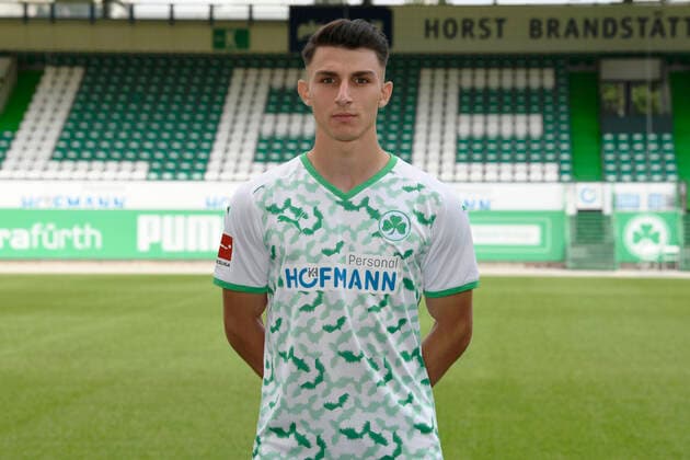 10.08.2021 - SpVgg Greuther Fürth ( Kleeblatt Spielvereinigung ) - 1. Fussball Bundesliga - Saison 2021 2022 - Fototermin Porträttermin - - Einzelbild Einzelfoto Portrait Porträt Kopfbild - Mert Yusuf Torlak (39, SpVgg Greuther Fürth )