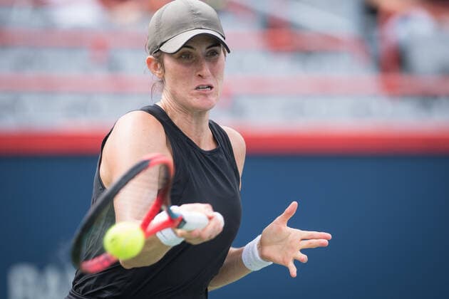 MONTREAL, QC - AUGUST 11: Rebecca Marino from Canada returns the ball during the second round WTA, Tennis Damen National Bank Open match on August 11, 2021 at IGA Stadium in Montreal, QC (Photo by Vincent Ethier Icon Sportswire) TENNIS: AUG 11 National Bank Open Icon2108110455