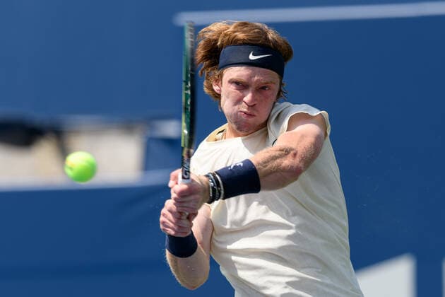 TORONTO, ON - AUGUST 11: Andrey Rublev (RUS) returns the ball during his National Bank Open tennis tournament second round game on August 11, 2021, at Aviva Centre in Toronto, ON, Canada. (Photo by Julian Avram Icon Sportswire) TENNIS: AUG 11 National Bank Open Icon2108110912