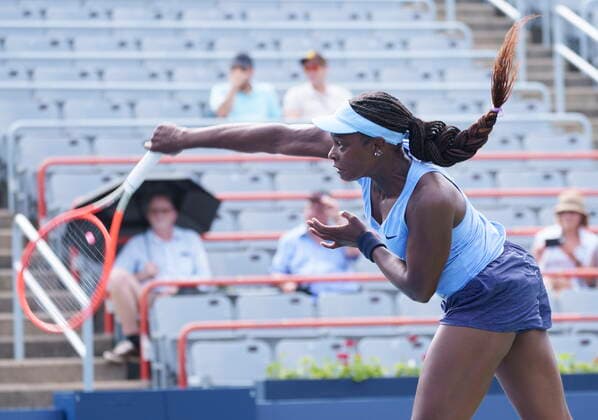 August 11, 2021, Montreal, PQ, Canada: Sloane Stephens, of the Unites States, serves to Aryna Sabalemka, of Belarus, during second round National Bank Open women s tennis tournament action, in Montreal, Wednesday, Aug. 11, 2021. Sloane Stephens - ZUMAc35_ 20210811_zaf_c35_105 Copyright: xPaulxChiassonx