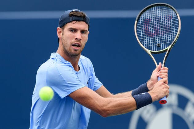TORONTO, ON - AUGUST 12: Karen Khachanov (RUS) returns the ball during his National Bank Open tennis tournament third round game on August 12, 2021, at Aviva Centre in Toronto, ON, Canada. (Photo by Julian Avram Icon Sportswire) TENNIS: AUG 12 National Bank Open Icon2108120041