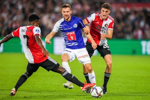 ROTTERDAM - (lr) Luis Sinisterra of Feyenoord, Christian Gentner of FC Luzern, Guus Til of Feyenoord during the UEFA Conference League game between Feyenoord and FC Luzern at de Kuip on August 12, 2021 in Rotterdam, Netherlands. TOM BODE MULTIMEDIA UEFA Europa Conference league qualifying round 2021 2022 xVIxANPxSportx xTomxBodexMultimediaxIVx