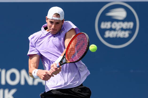 TORONTO, ON - AUGUST 12: John Isner (USA) returns the ball during his National Bank Open tennis tournament third round game on August 12, 2021, at Aviva Centre in Toronto, ON, Canada. (Photo by Julian Avram Icon Sportswire) TENNIS: AUG 12 National Bank Open Icon2108120728