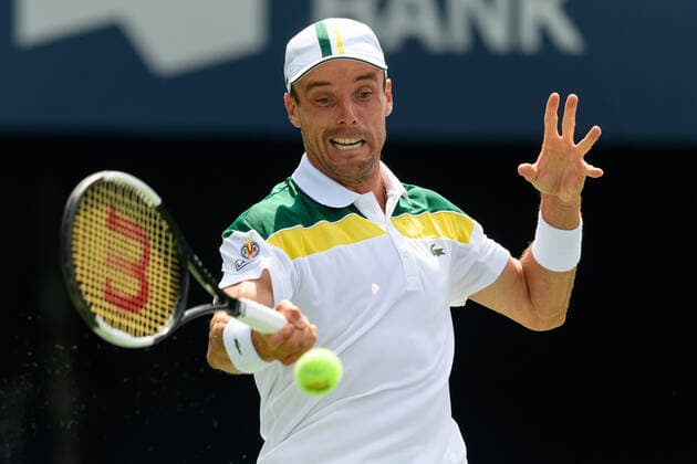 TORONTO, ON - AUGUST 12: Roberto Bautista Agut (ESP) returns the ball during his National Bank Open tennis tournament third round game on August 12, 2021, at Aviva Centre in Toronto, ON, Canada. (Photo by Julian Avram Icon Sportswire) TENNIS: AUG 12 National Bank Open Icon2108120752