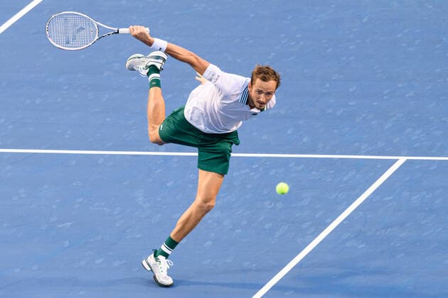TORONTO, ON - AUGUST 12: Daniil Medvedev (RUS) returns the ball during his National Bank Open tennis tournament third round game on August 12, 2021, at Aviva Centre in Toronto, ON, Canada. (Photo by Julian Avram Icon Sportswire) TENNIS: AUG 12 National Bank Open Icon2108121400
